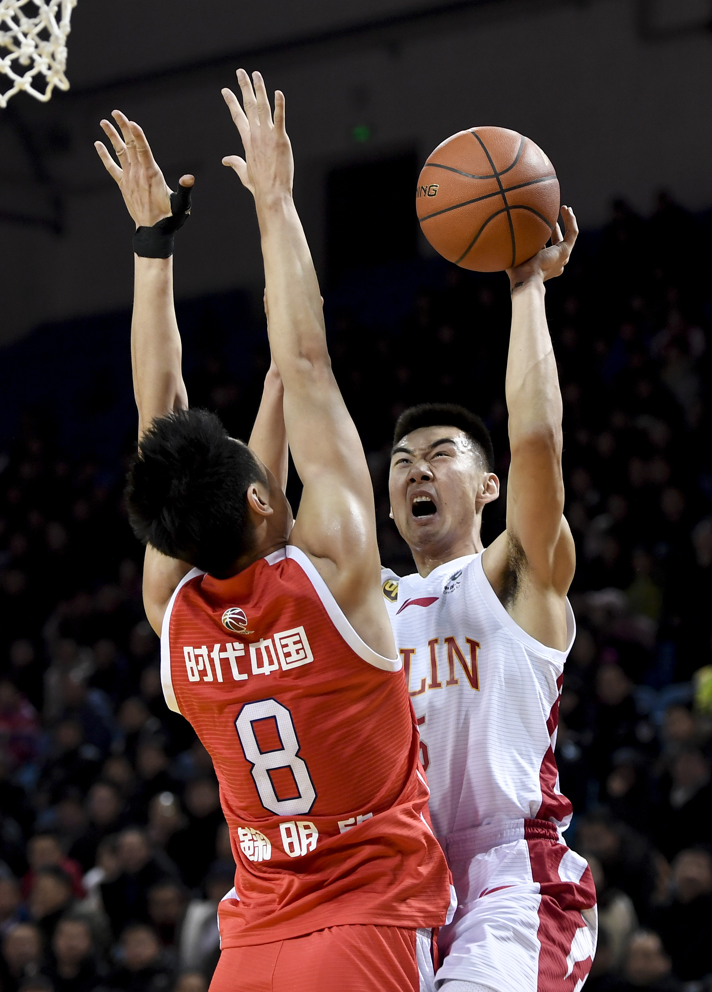 NBA-湖人VS灰熊 东契奇带球突破